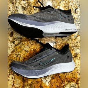 Nike Womens Zoom Fly 3 Running Shoes